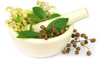 زيت الحناء للشعر: مكوّن سيخفف من الشيب، الجفاف والتقصف