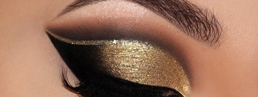 حتى ولو ايدك بترتعش.. تعرفي على طرق وضع مكياج العيون باحترافية