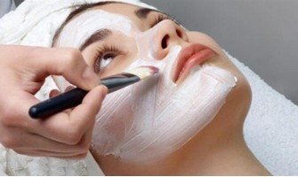 فوائد النشا للبشرة: استعيدي شبابك!