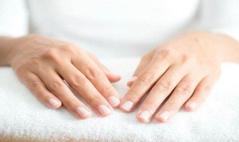 وصفات سحرية لعلاج جفاف اليدين في الشتاء