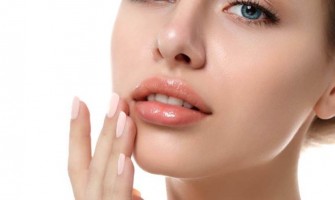 4 وصفات طبيعية لتفتيح منطقة حول الفم