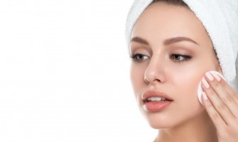 أخطاء في إزالة المكياج تقع فيها معظم النساء