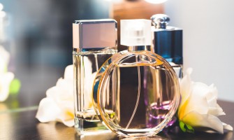 طرق تجعل رائحة العطر تدوم طويلاً