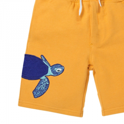 Short pants with a turtle drawing
